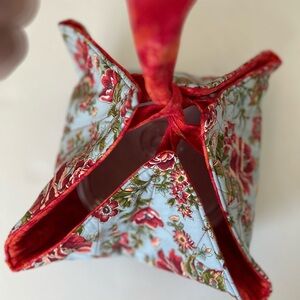 Handmade casserole carrier, floral